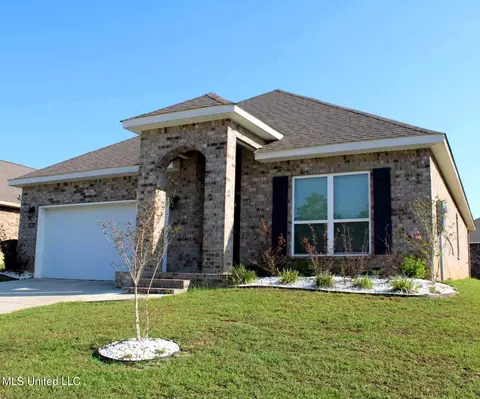 5494 Overland Dr, Biloxi, MS 39532