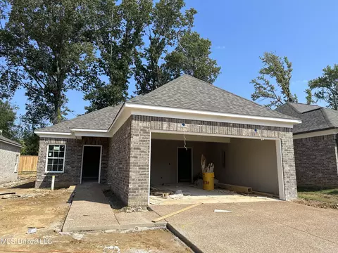 370 Flower Garden Dr, Southaven, MS 38671