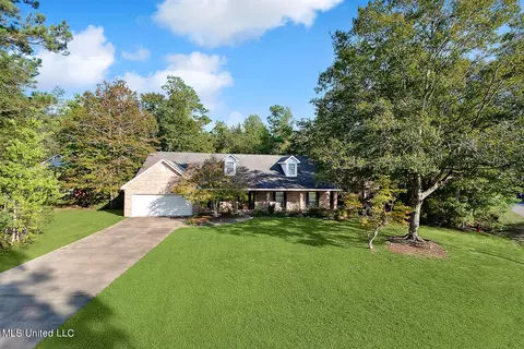 1815 E Lakeshore Dr, Carriere, MS 39426