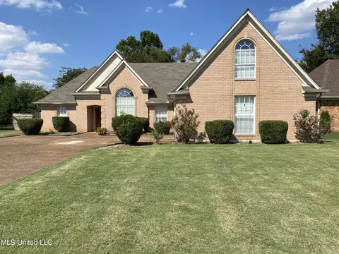 9122 Lakeside Dr, Olive Branch, MS 38654