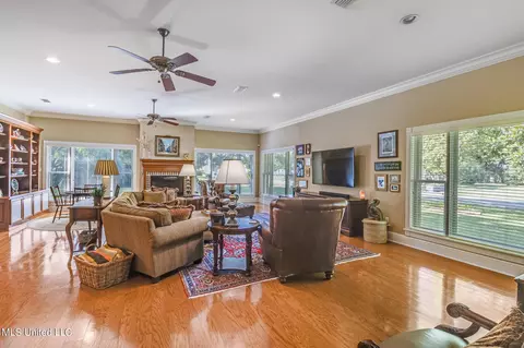 154 Edgewater Dr, Biloxi, MS 39531 photo 9