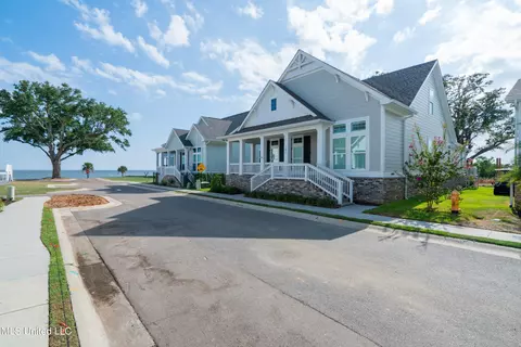 107 Whispering Oaks Dr, Pass Christian, MS 39571