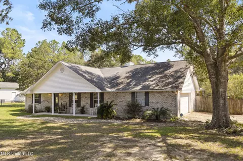 17140 Fenton Dedeaux Rd, Kiln, MS 39556