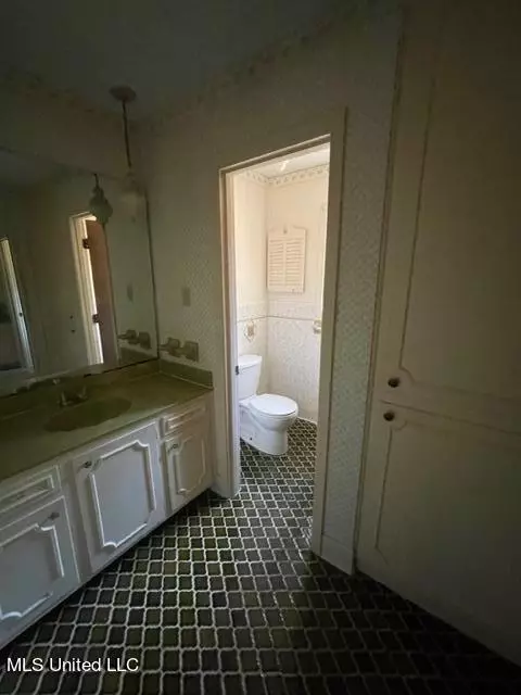 1204 Woodfield Dr, Jackson, MS 39211 photo 6