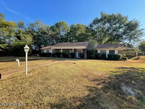 1204 Woodfield Dr, Jackson, MS 39211