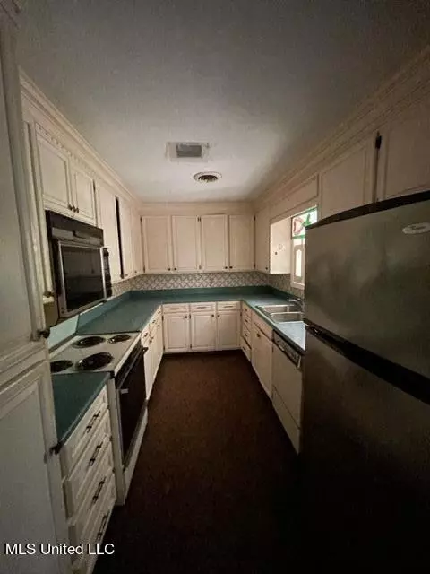 1204 Woodfield Dr, Jackson, MS 39211 photo 4