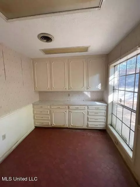 1204 Woodfield Dr, Jackson, MS 39211 photo 5