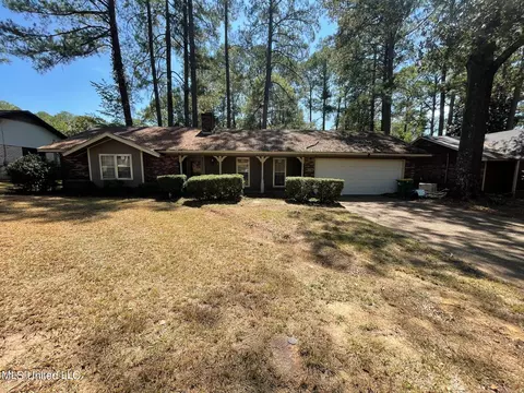 207 Fox Meadows Rd, Jackson, MS 39212