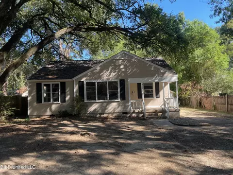 536 Woodbury Rd, Jackson, MS 39206