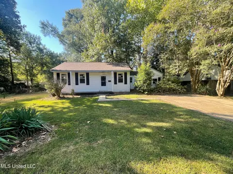 623 Robinhood Rd, Jackson, MS 39206
