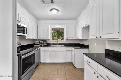 304 Bomar St, Brandon, MS 39042 photo 9