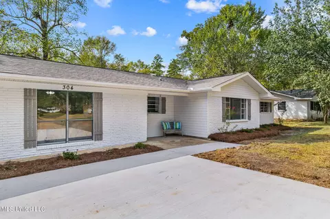 304 Bomar St, Brandon, MS 39042 photo 2