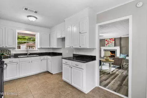 304 Bomar St, Brandon, MS 39042 photo 8