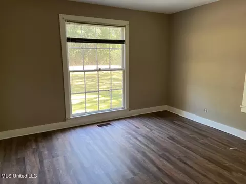 222 Colonial Cir, Jackson, MS 39211 photo 9