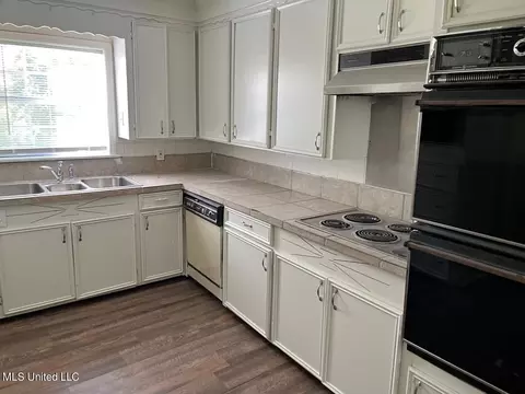 449 Stillwood Dr, Jackson, MS 39206 photo 3