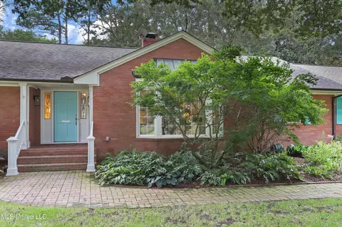 3679 Cavalier Dr, Jackson, MS 39216 photo 2