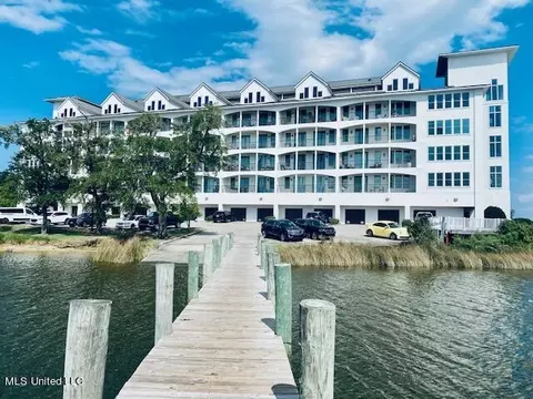 630 Bay Cove Dr #411, Biloxi, MS 39532