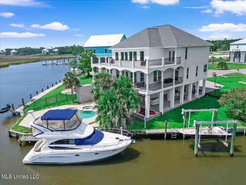 3520 Lumahai Pl, Diamondhead, MS 39525