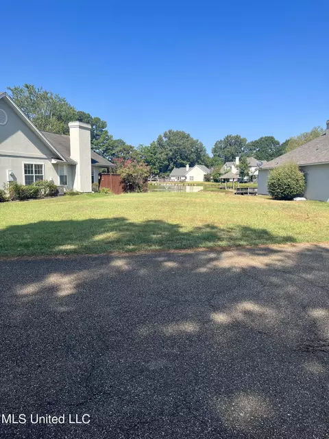 S Shadow Lake Drive, Clinton, MS 39056