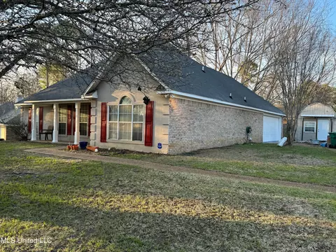 1415 Forbes Dr, Byram, MS 39272