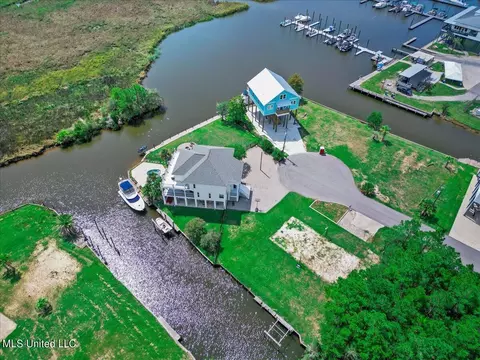 3522 Lumahai Pl, Diamondhead, MS 39525