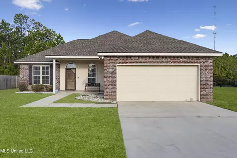 2217 Paula Cir, Ocean Springs, MS 39564