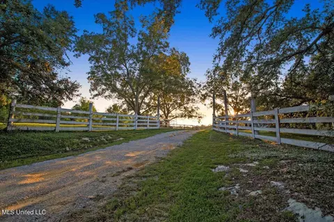20255 Fenton Dedeaux Rd, Kiln, MS 39556