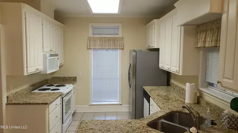 300 Colonial Dr, Madison, MS 39110 photo 5