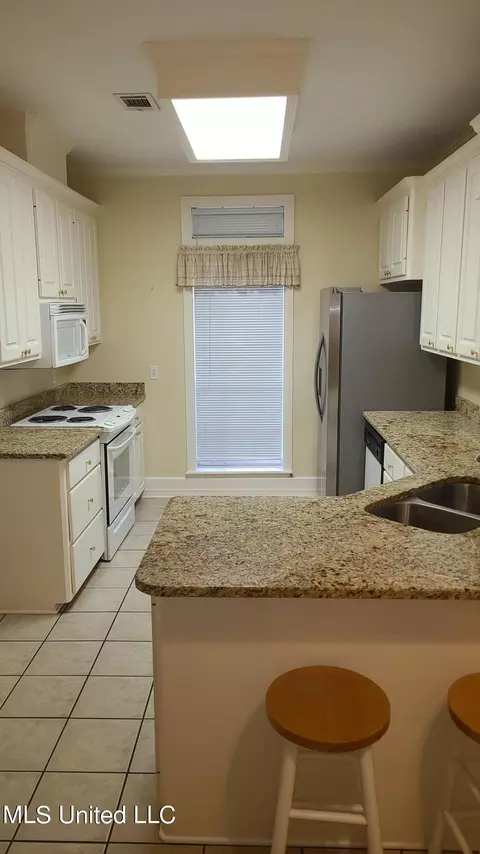300 Colonial Dr, Madison, MS 39110 photo 6