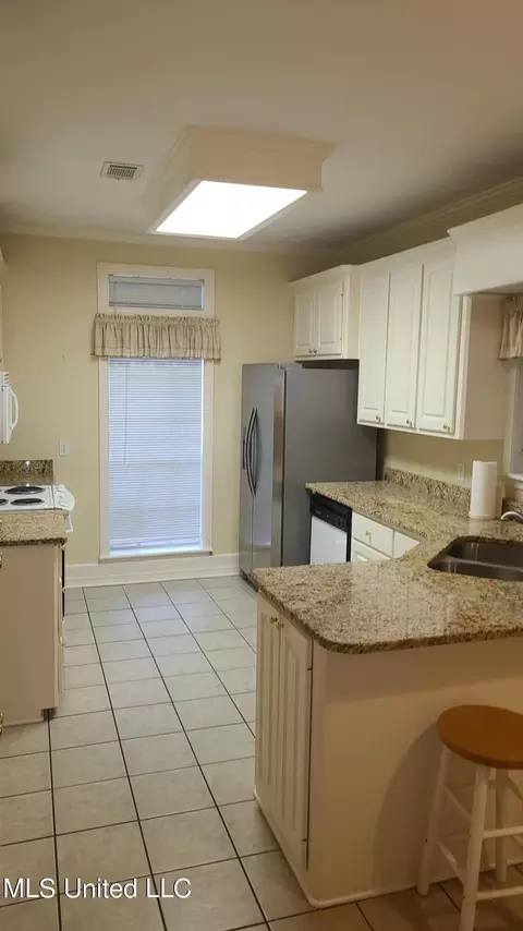 300 Colonial Dr, Madison, MS 39110 photo 8