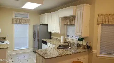 300 Colonial Dr, Madison, MS 39110 photo 7