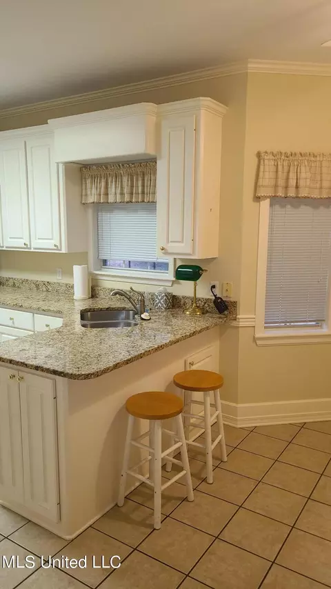 300 Colonial Dr, Madison, MS 39110 photo 9