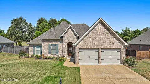 221 Clubview Cir, Pearl, MS 39208