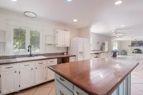 18043 Commission Rd, Long Beach, MS 39560 photo 5