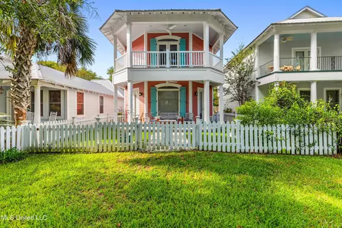 35 Chapel Hill Rd, Bay Saint Louis, MS 39520