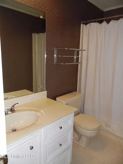 4215 Roxbury Rd, Jackson, MS 39211 photo 10