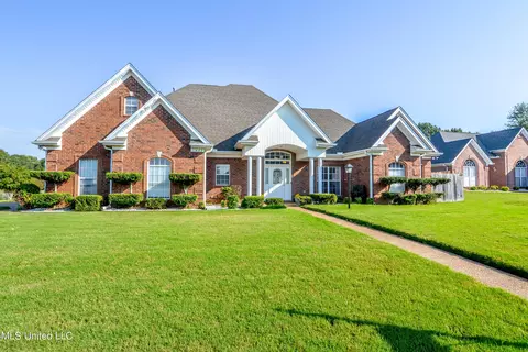 1612 Crossing Drive Dr, Horn Lake, MS 38637