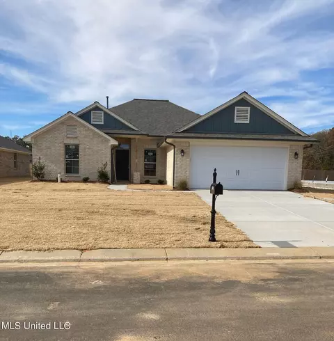 5949 Uselton Dr, Southaven, MS 38672