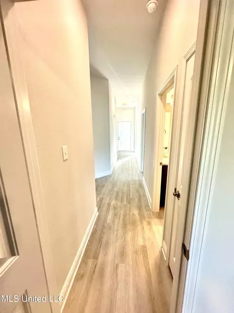 Entry Way - 13924 Ruby Ln, Biloxi, MS 39532 photo 3 of 4