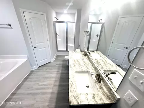 Entry Way - 13924 Ruby Ln, Biloxi, MS 39532 photo 2 of 4