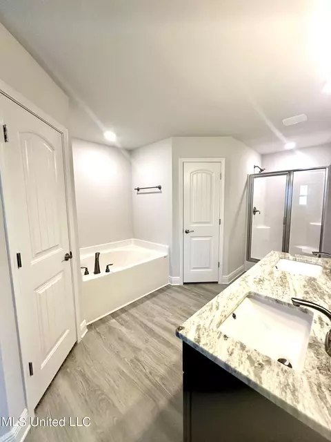 Bath - 13924 Ruby Ln, Biloxi, MS 39532 photo 4 of 6