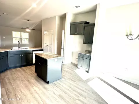 Kitchen - 13924 Ruby Ln, Biloxi, MS 39532 photo 5 of 7