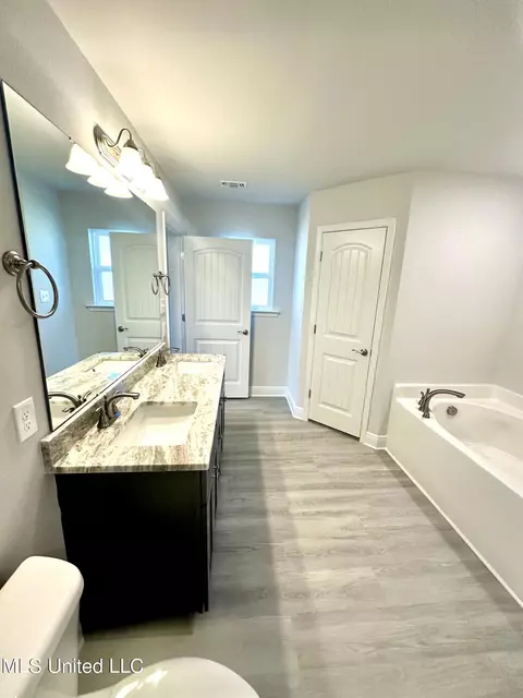 Bath - 13924 Ruby Ln, Biloxi, MS 39532 photo 3 of 6