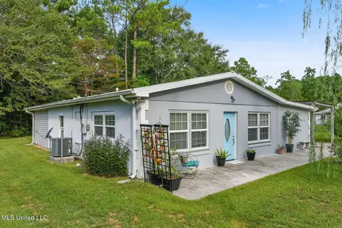 8127 Harrison St, Bay Saint Louis, MS 39520