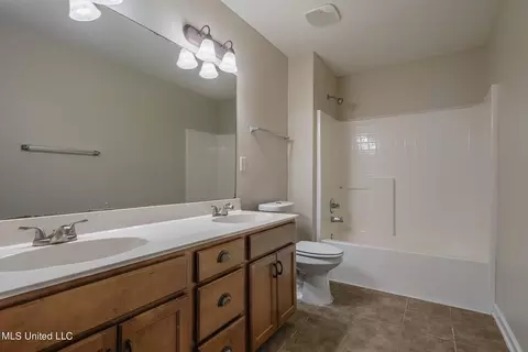 6414 Red Bird Dr, Olive Branch, MS 38654 photo 23
