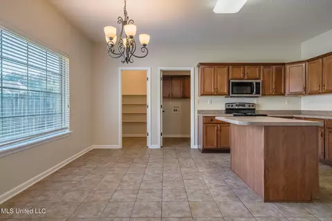 6414 Red Bird Dr, Olive Branch, MS 38654 photo 11