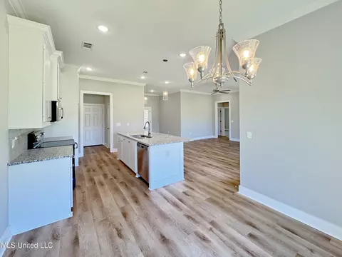 Kitchen - 141 Shelby Mae Cir, Brandon, MS 39042 photo 4 of 5