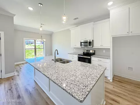 Kitchen - 141 Shelby Mae Cir, Brandon, MS 39042 photo 2 of 5