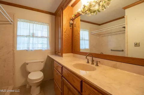 352 E Bond Rd, Wiggins, MS 39577 photo 9