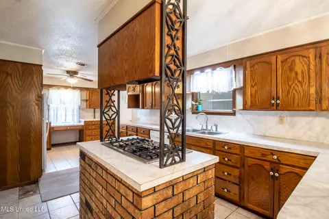 352 E Bond Rd, Wiggins, MS 39577 photo 7